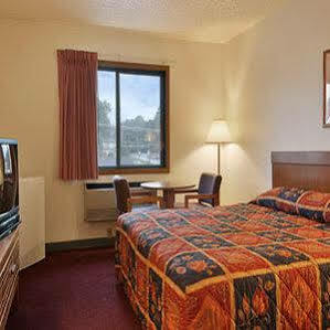 Super 8 By Wyndham Front Royal Hotel Bagian luar foto